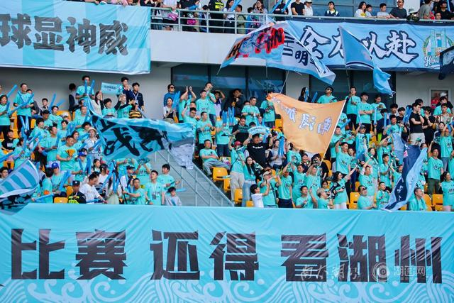 bob半岛体育app下载-21635人的心跳，与湖州队同频——“吴越杯”湖州主场首战侧记|杭州|浙江省城市足球联赛|球迷|看台|折页_新浪体育_新浪新闻